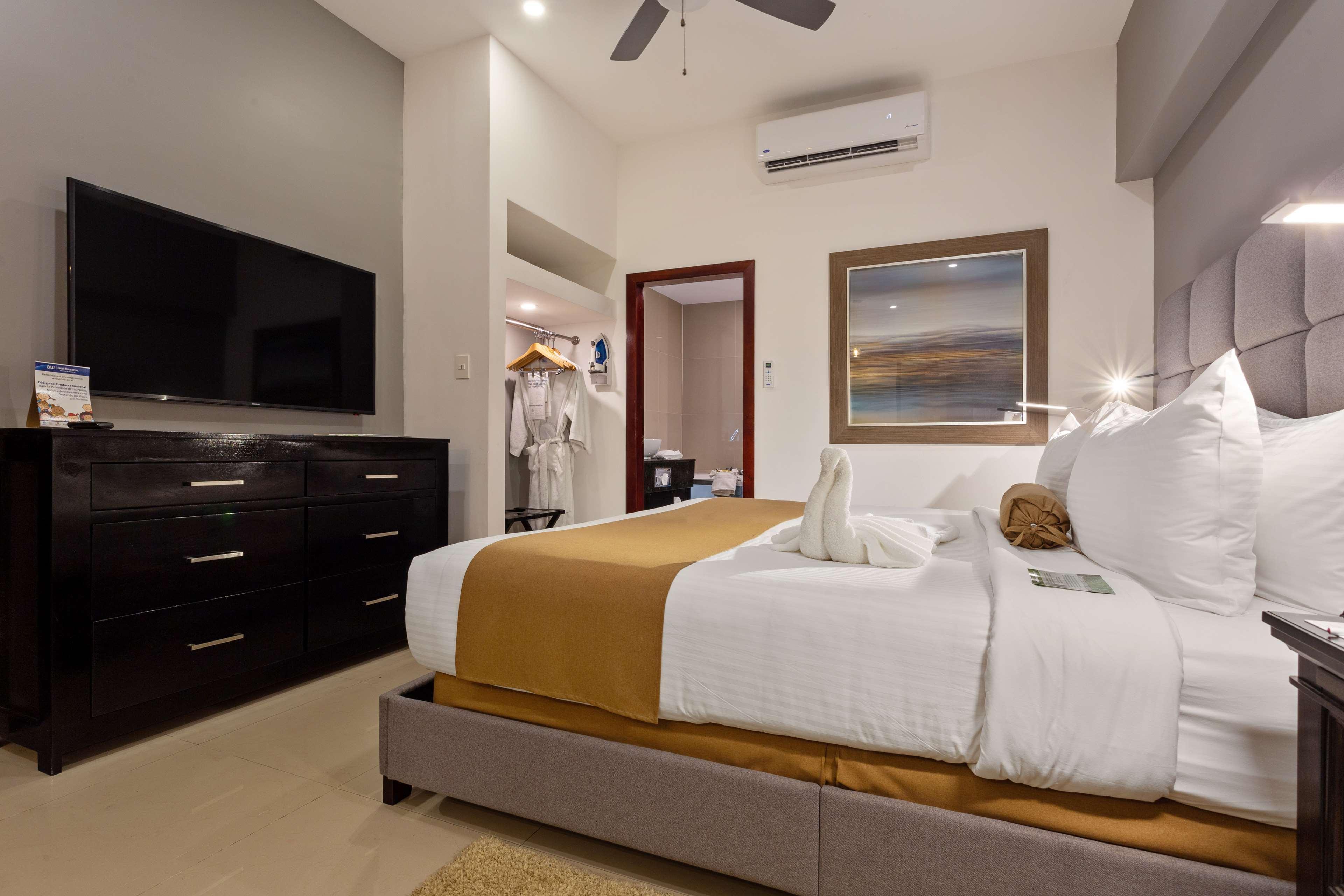 Best Western Plus Belize Biltmore Plaza Belize City Exterior foto