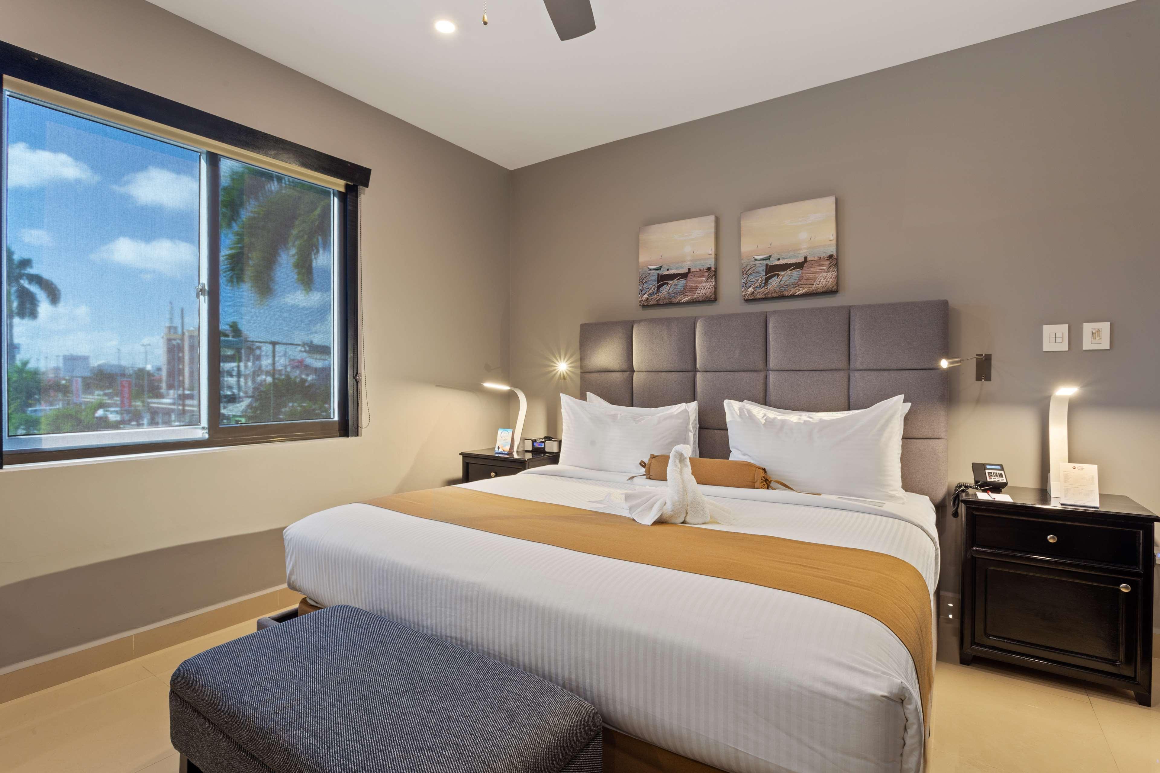 Best Western Plus Belize Biltmore Plaza Belize City Exterior foto