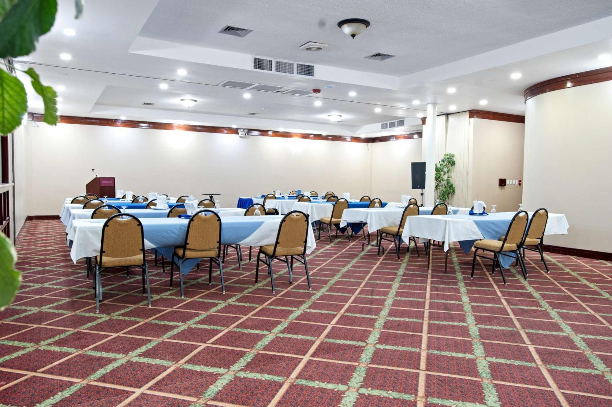 Best Western Plus Belize Biltmore Plaza Belize City Exterior foto