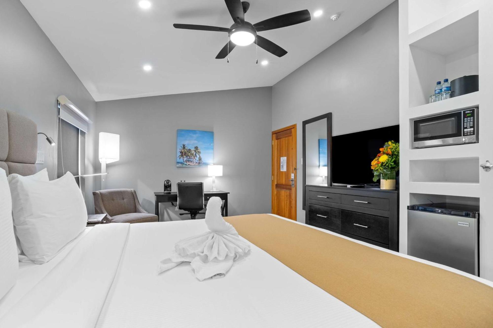 Best Western Plus Belize Biltmore Plaza Belize City Exterior foto