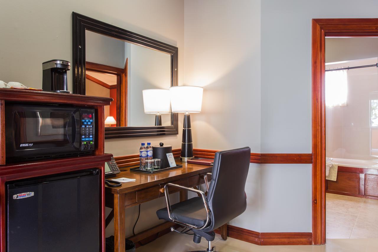 Best Western Plus Belize Biltmore Plaza Belize City Exterior foto